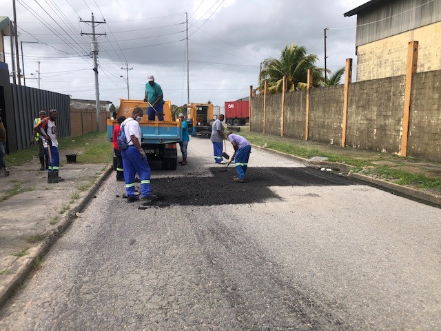 e TecK forms partnership with the Arima Borough Corporation for road repairs at its O’meara Industrial Park